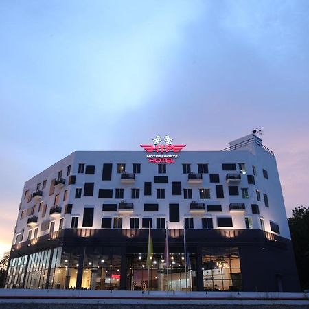 Hype Motorsport Hotel Nilai Zewnętrze zdjęcie