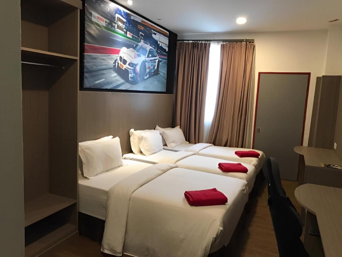 Hype Motorsport Hotel Nilai Zewnętrze zdjęcie
