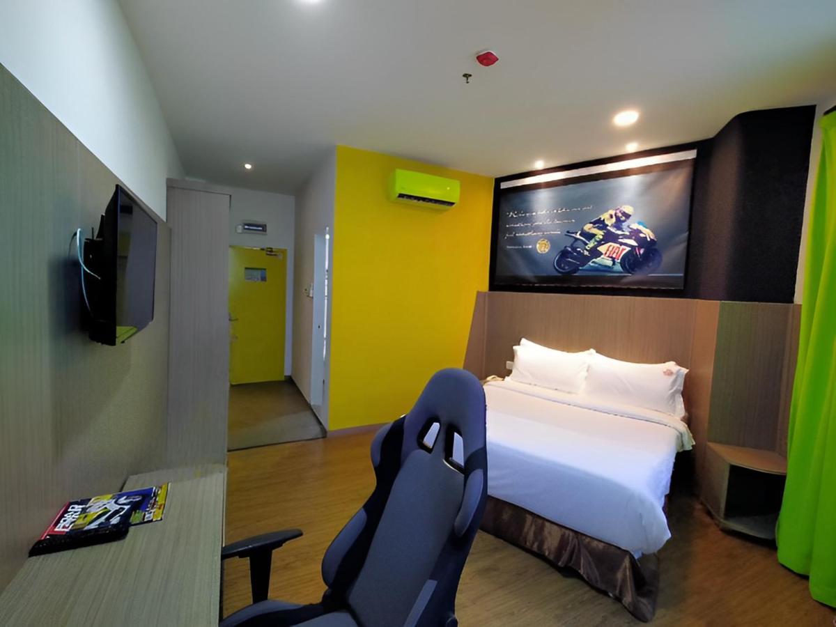 Hype Motorsport Hotel Nilai Zewnętrze zdjęcie
