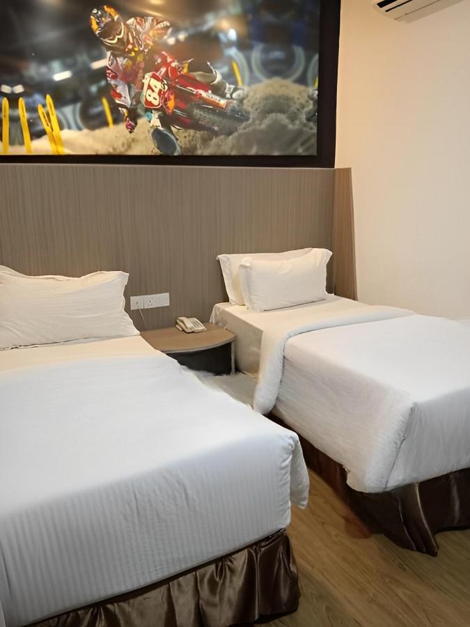 Hype Motorsport Hotel Nilai Zewnętrze zdjęcie