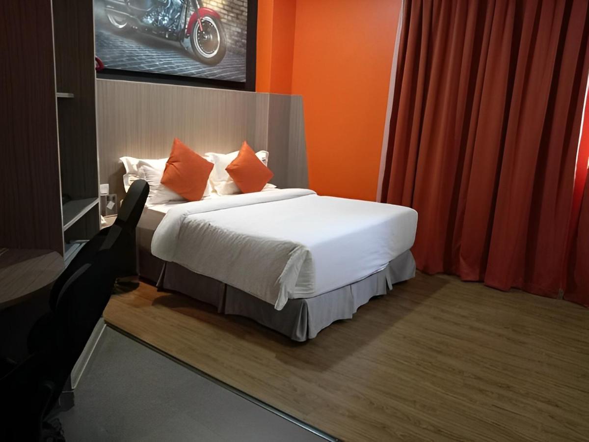 Hype Motorsport Hotel Nilai Zewnętrze zdjęcie
