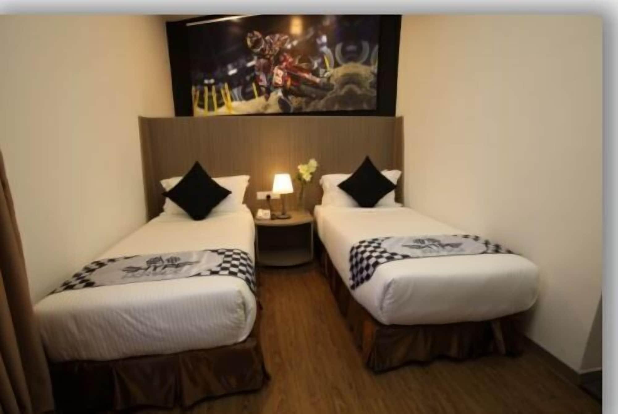Hype Motorsport Hotel Nilai Zewnętrze zdjęcie