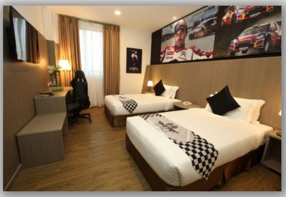 Hype Motorsport Hotel Nilai Zewnętrze zdjęcie