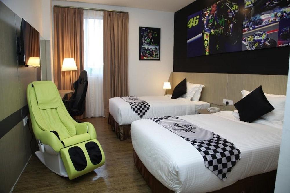 Hype Motorsport Hotel Nilai Zewnętrze zdjęcie