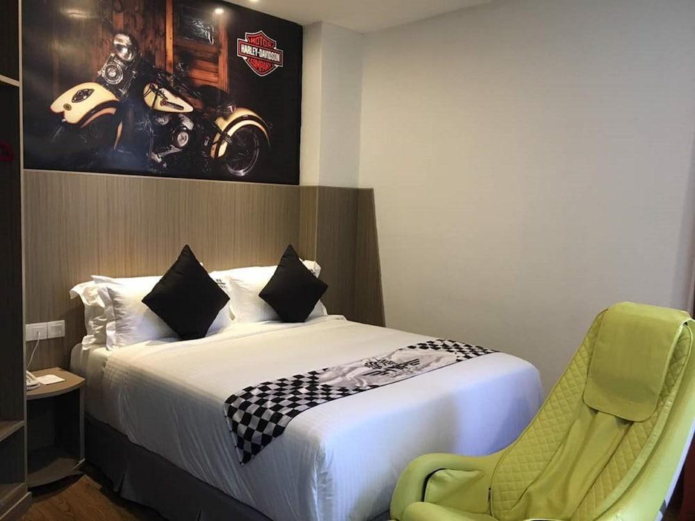 Hype Motorsport Hotel Nilai Zewnętrze zdjęcie