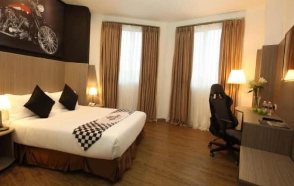 Hype Motorsport Hotel Nilai Zewnętrze zdjęcie