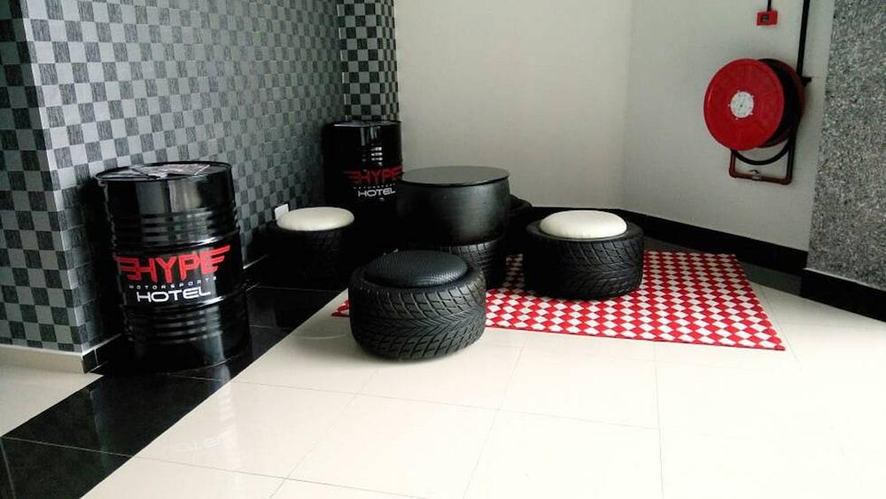 Hype Motorsport Hotel Nilai Zewnętrze zdjęcie