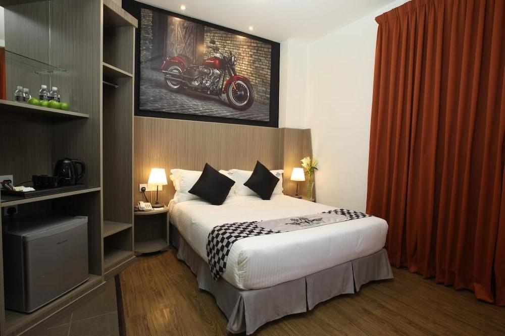 Hype Motorsport Hotel Nilai Zewnętrze zdjęcie