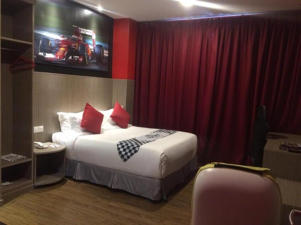 Hype Motorsport Hotel Nilai Zewnętrze zdjęcie