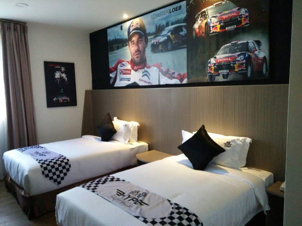 Hype Motorsport Hotel Nilai Zewnętrze zdjęcie