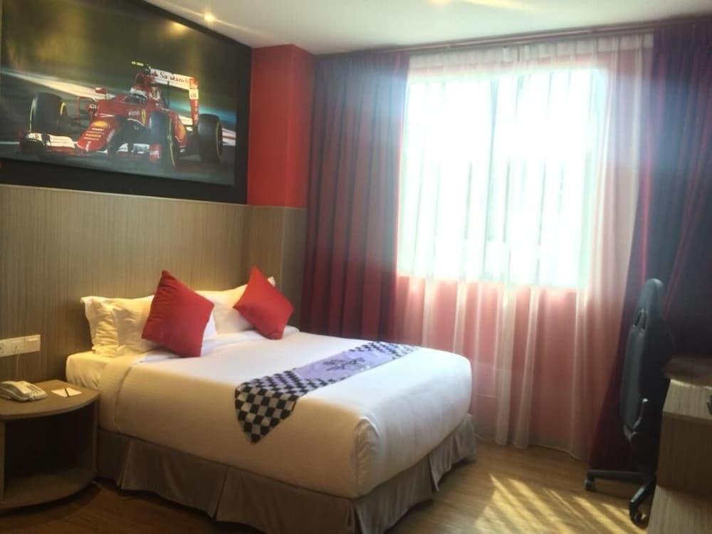 Hype Motorsport Hotel Nilai Zewnętrze zdjęcie