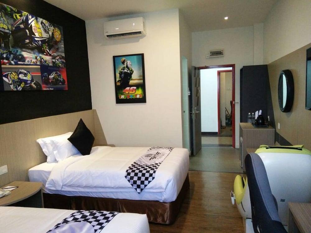 Hype Motorsport Hotel Nilai Zewnętrze zdjęcie