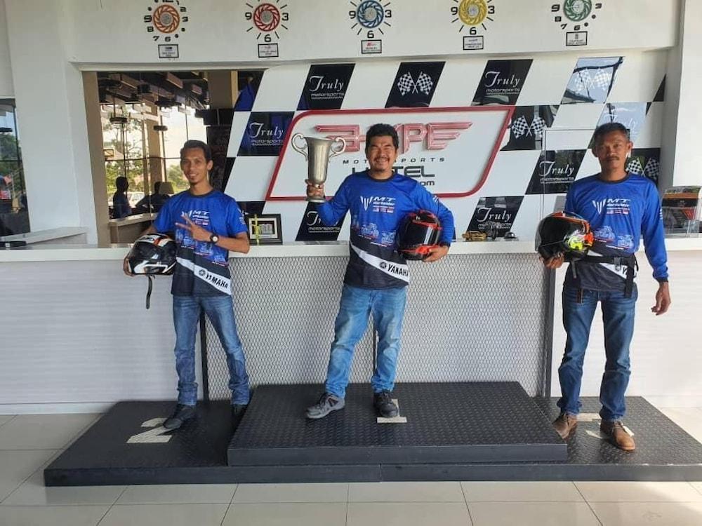 Hype Motorsport Hotel Nilai Zewnętrze zdjęcie