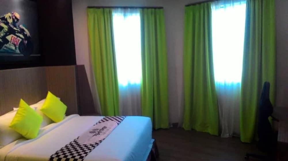 Hype Motorsport Hotel Nilai Zewnętrze zdjęcie