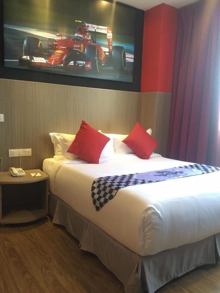 Hype Motorsport Hotel Nilai Zewnętrze zdjęcie