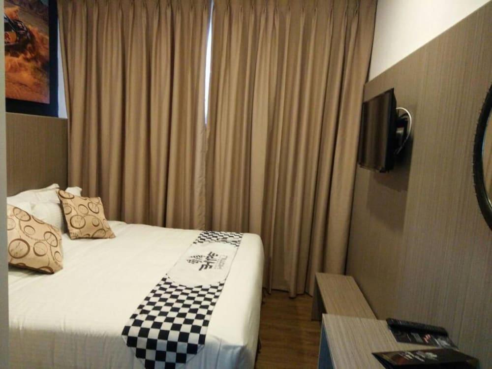 Hype Motorsport Hotel Nilai Zewnętrze zdjęcie
