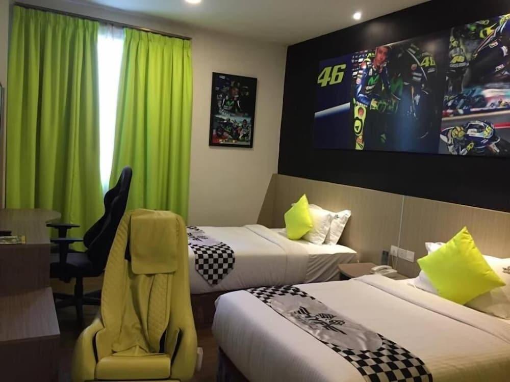 Hype Motorsport Hotel Nilai Zewnętrze zdjęcie