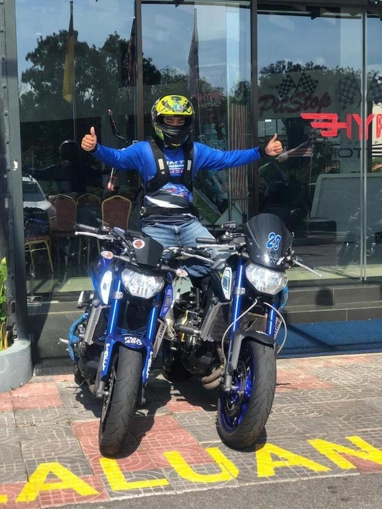 Hype Motorsport Hotel Nilai Zewnętrze zdjęcie