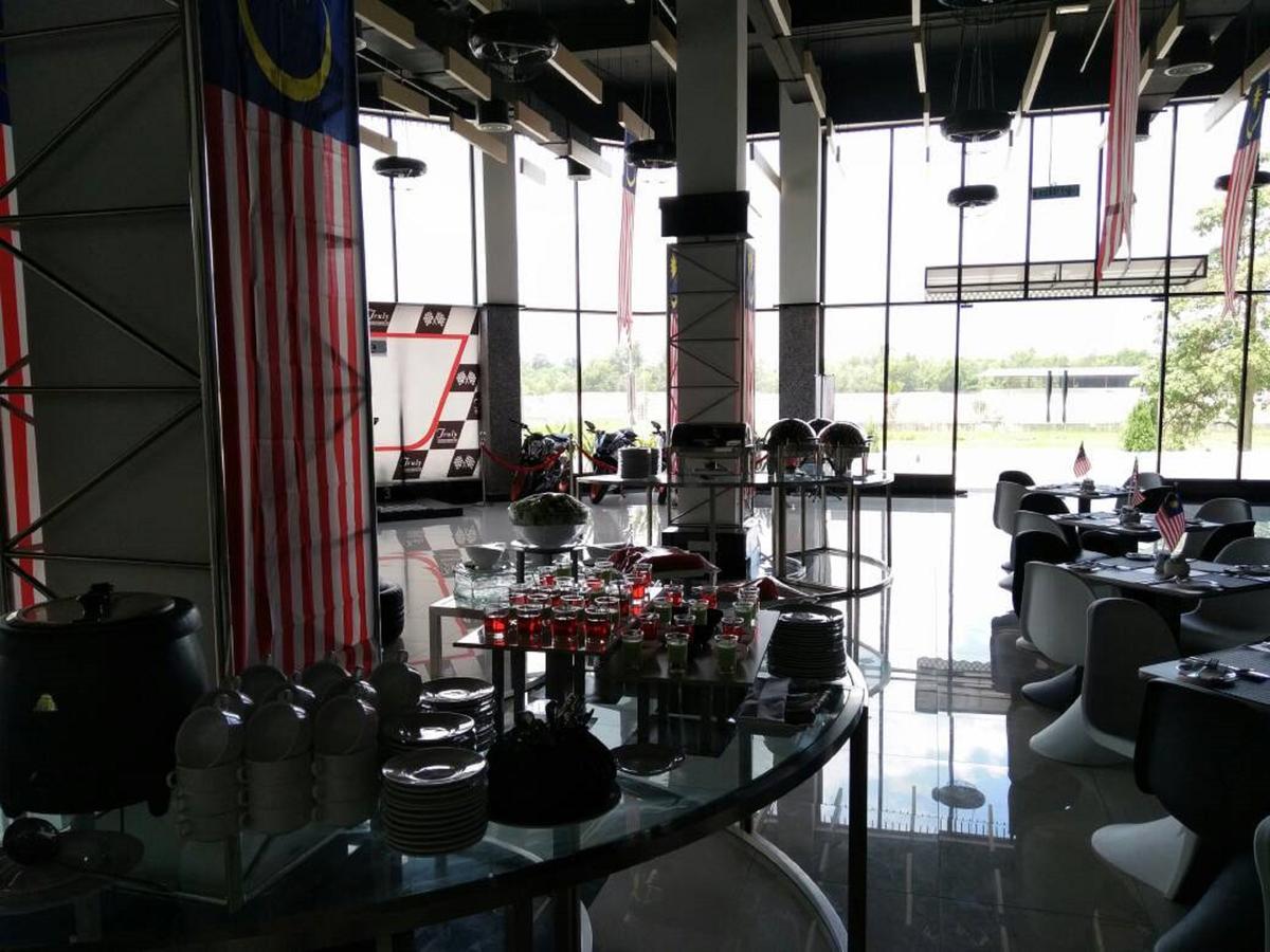 Hype Motorsport Hotel Nilai Zewnętrze zdjęcie