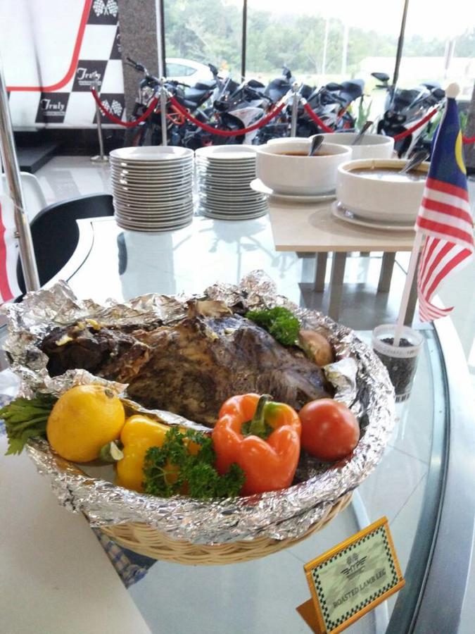 Hype Motorsport Hotel Nilai Zewnętrze zdjęcie
