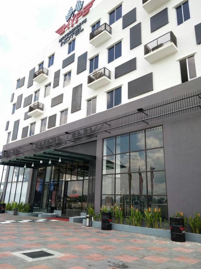 Hype Motorsport Hotel Nilai Zewnętrze zdjęcie